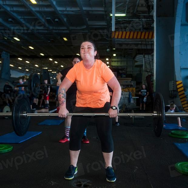 Socia entrenando en el gimnasio